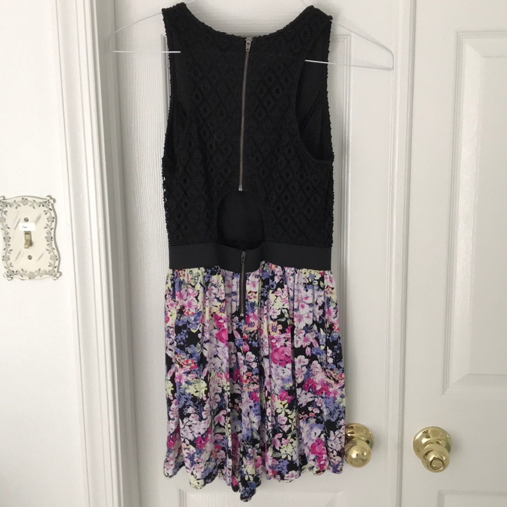 Romper - Picture 2 of 4